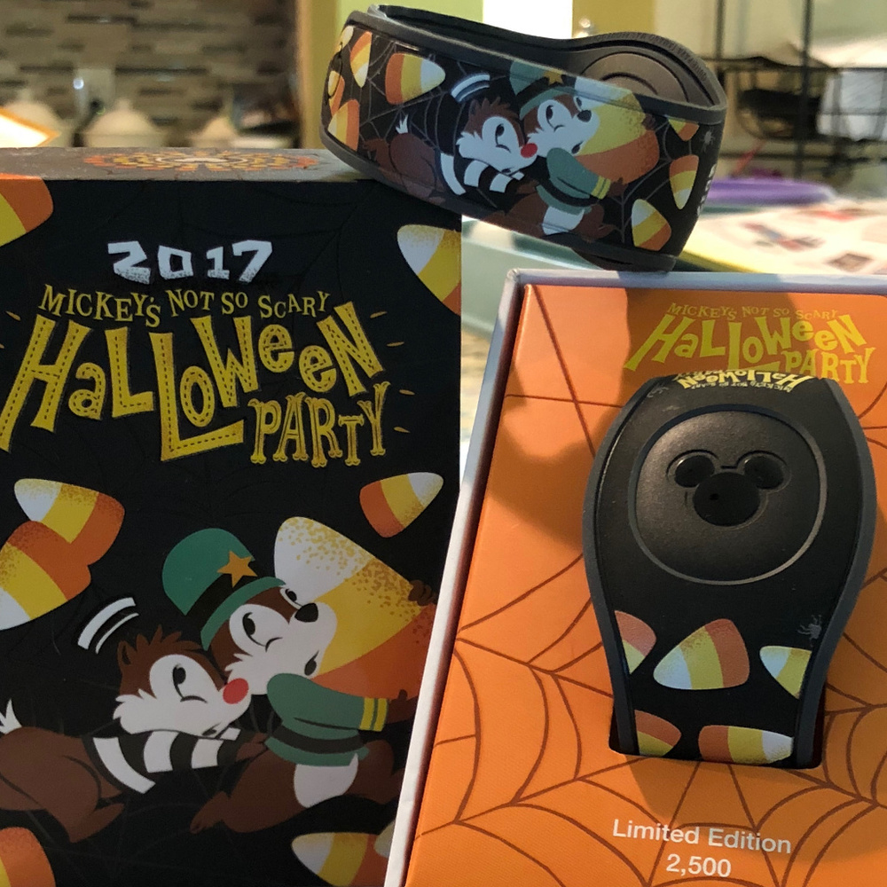 Disney Mickey Halloween Chip 'N Dale Magicband NEW